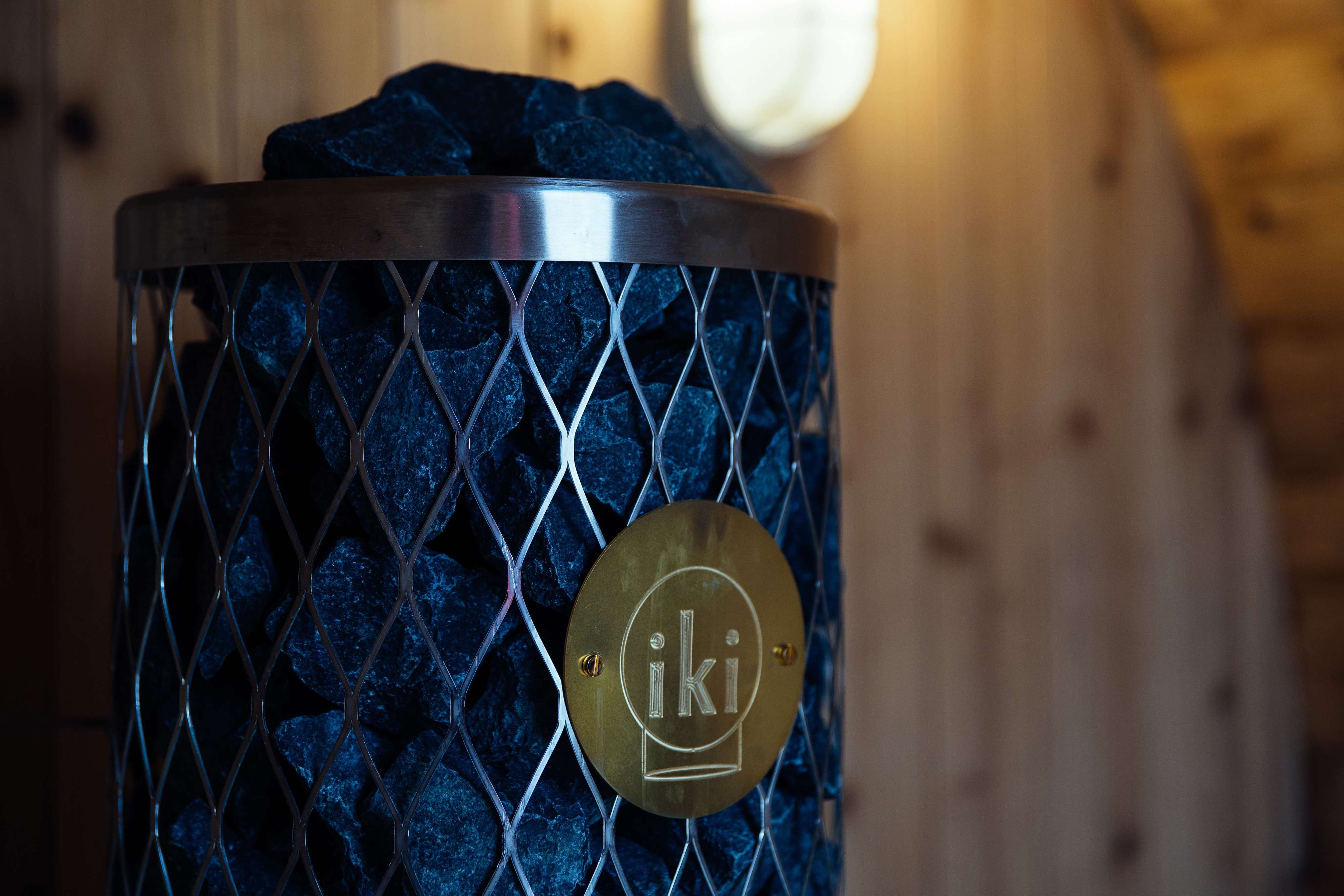 本物のロウリュを伝播するストーブ「iki」 – SAUNA TRAVEL