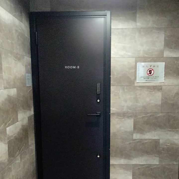 ROOM B 入口
