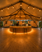 METOS SAUNA PARK ｜サウナ後は、目の前のバーカウンターでドリンクも楽しめます。