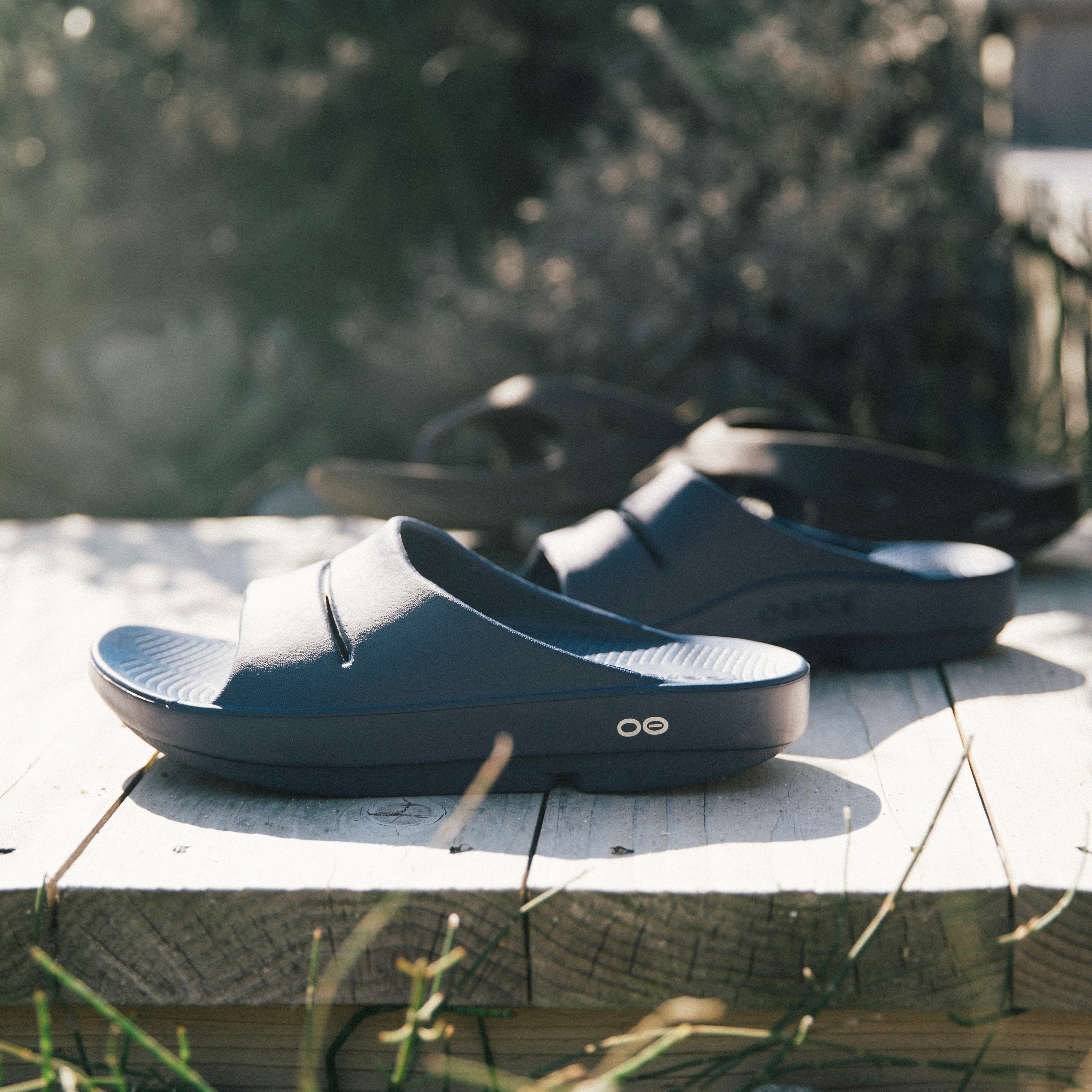 OOFOS®リカバリーサンダル_Oahh – SAUNA TRAVEL